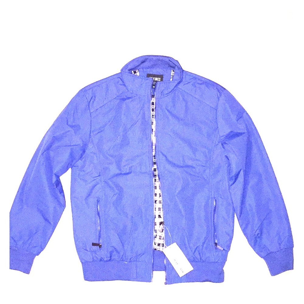 Medium sized jacket for light weather.